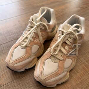New Balance Women's Beige Pink Cream Sneakers